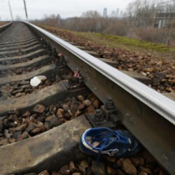 Кара-Балтада окуучуну поезд коюп кеткен, анын баш сөөгү сынып...