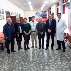 ФОТО - Эксперты изучают пути улучшения службы гемодиализа в Кыргызстане