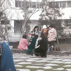 СҮРӨТ- Ала-Тоо аянтында арак ичкен интелигенттүү айымдарда уят барбы? 