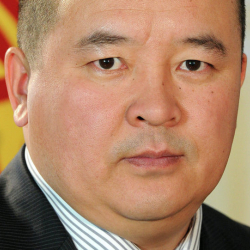 Икрам Илмияновдун "эпохасы" бүтүп, маанайы чөгүңкү