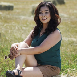 СҮРӨТ- Гүлжайна Атаканова, куудул: "Чыпалак баатыр жана Клара Алибекова менен өзүм сүйлөшөм"