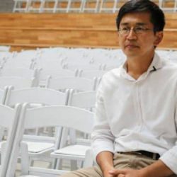 Эмил Жураев, саясат таануучу: “Атамбаев кайра саясатка келсе катуу жаңылат” 