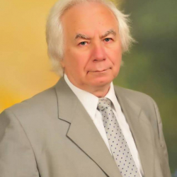 Максим Корсаков, жазуучу: “Садыр Жапаров эркиндикке чыгышы керек!”