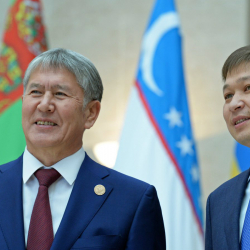 Алмазбек Атамбаев: “Сапар Исаковду бир нече жолу мактап”