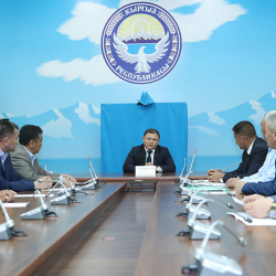 Жогорку Кеңеш Төрагасы Дастан Жумабеков: “Качан гана бийлик элге кызмат кылганда Апрель окуясынын шейиттеринин арбагы ыраазы болот”