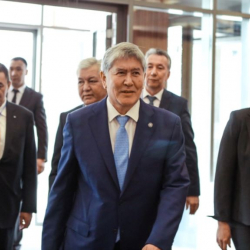 Кушбак Тезекбаев, КСДПнын мүчөсү: «Партиянын съезди коррупционерлерди коргоо үчүн уюштурулганын көзүм менен көрүп, ишене албай олтурдум»