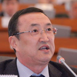 Сулайманов суракка алчуларды “суугарып” атабы?