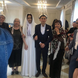 Бүгүн Нурлан Насип ырчы Асел Кадырбековага сөйкө салды