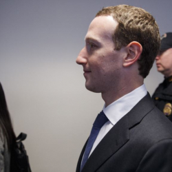 Цукерберг АКШ Конгрессинде күнөөсүн мойнуна алды