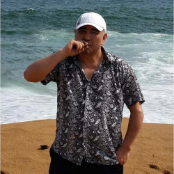 Өзүн ХАН сезген Калысбек Жумаканов, "койлордун" этин карап койсо