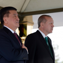 Эрдоган Жээнбеков менен жолугушууда “гүленчилер” темасын козгоду