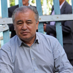  Өмүрбек Текебаев чыкты