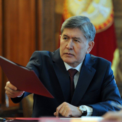 Атамбаев жазуучулардын ырыскысын уурдап, мультимиллионер болгонуна неге мактанат?