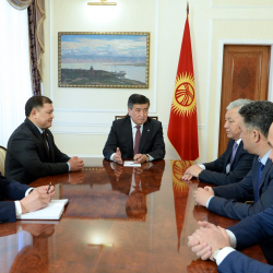 Президент Сооронбай Жээнбеков парламенттик көпчүлүк коалициясына кирген фракциялардын лидерлери менен жолугушту