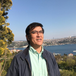 Эдил Байсалов: “Сапар Исаков саясатчы эмес, деңгээли төмөн, жөнөкөй кагаз ташыгыч, колго суу куйгуч”