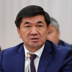 Жаңы премьер-министр Мухаммедкалый Абылгазиев кабат-кабат жан сакчылардан баш тартты