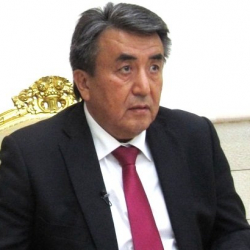 Жусупбек Шарипов менен мамилесин бетке кармаган 