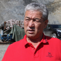 Жалал-Абад эли Жусупжан Жээнбековдун келишин күтүшүүдө