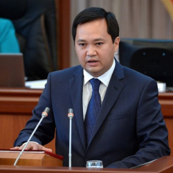 Сооронбай Жээнбековдун жаңыдан шайланган кеңешчиси Айбек Азыранкуловдун өмүр баяны