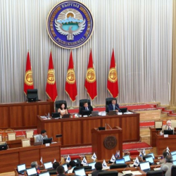 Кыргыз Республикасынын Жогорку Кеӊешинин депутаттары 2018-жылдын 2-4-май аралыгында өлкө аймагындагы шайлоочулар менен жеринде иш алпарат