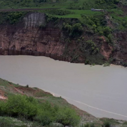 ВИДЕО - Окурмандардан Көк-Арт дарыясынын учурдагы абалы тууралуу тасма келип түштү