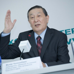  Мукар Чолпонбаев: "Оңой акчага ээ болгусу келгендер векселге көз артып, интриганы күч алдырган"