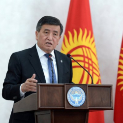 Президент жана Мамлекет башчысы менен бирге жолугушууга катышкан министрлер, ведомстволордун жетекчилери жооп беришти