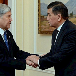 Атамбаев, Жээнбеков менен сүйлөшүүгө макул болуп...