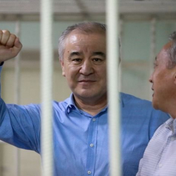 “Ынсапсызга кашык салсаң беш уурдайт”