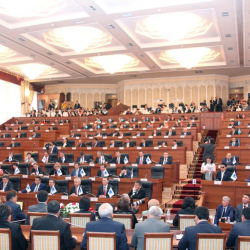 ТЭК билдирет: Жогорку Кеңештин депутаттары элдин өкүлдѳрү эмес партиянын ѳкүлдѳрү...