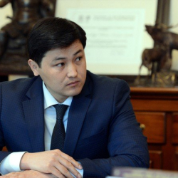 Компроматтардан чочулаган Улукбек Марипов кетпейби?