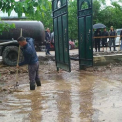 Өзгөн менен Кара-Кулжада ондогон үйлөрдүн короосун суу каптады