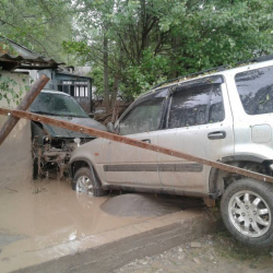 ВИДЕО - СҮРӨТ: Лейлектеги каттуу селдин алгачкы агымын тасмага тартып алышкан...