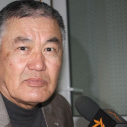 ВИДЕО: КР Эл акыны Анатай Өмүрканов Карганбек Самаков тууралуу Сооронбай Жээнбековго кайрылды