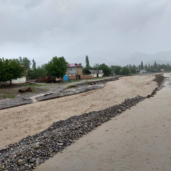 Аксы районунун Авлетим айыл аймагында жааган жаандан улам...