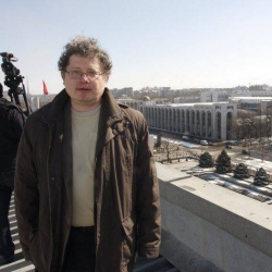 Атамбаевдин саясий технологу Алексей Василевецский Кыргызстандагы кен байлыктарында үлүштө отурат