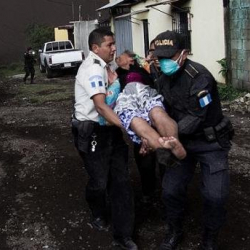 Жанар тоо жарылып Эль-Родео айылындагы адамдарды күйгүзүп кетти