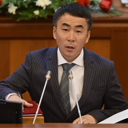  Мискенбаев Асылбек Жээнбеков берген 500 миң сомду жеп алып, качып жүрөт