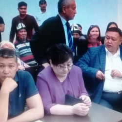 Садыр Жапаровдун соту башталып, журналистерди залдан чыгарууну айтты