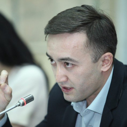 Илим мырза көк жал экен...