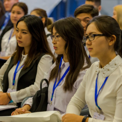 Бишкекские студенты примерили на себя роль конституционного судьи