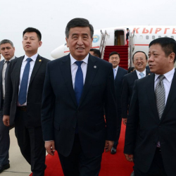 Сооронбай Жээнбеков ШКУга мүчө-мамлекеттердин башчыларынын Кеңешинин кезектеги жыйынына катышуу үчүн Циндао шаарына (КЭР) келди