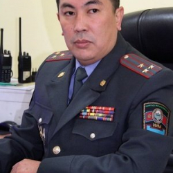 Милицияны “митедей” эзген Скандарбек Көчөрбаевдин да көзүнө “чаар чымын” конду