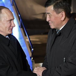  Сооронбай Жээнбеков Президент Владимир Путинди Россиянын күнү менен куттуктады