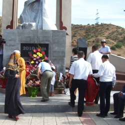 Сүрөт - Жалал-Абадда 2010-жылдагы июнь каргашасынын курмандыктары эскерилди