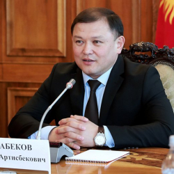 Төрага Дастанбек Жумабеков Талас облусунун Кара-Буура районундагы айылдык кеңештердин депутаттары менен жолугушту