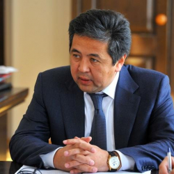 Тайырбек “тосток” жасап кеткен электрондук паспорттогу “бардак”... Сарпашев качан камалат?