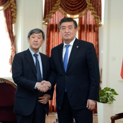 Президент Сооронбай Жээнбеков Япон эл аралык кызматташуу боюнча агенттигинин президенти Шиничи Китаока менен жолугушту