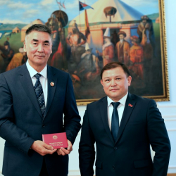 ЖК Аппарат жетекчисинин орун басары Т.Шаболотов профессор окумуштуулук наамына ээ болду