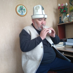 «Өз агасын агалай албаган бирөөнүн эшигин сагалайт»